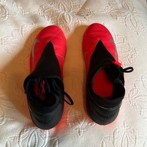 Nike Phantomvsn size 11.5 men’s soccer cleats.  Used but in great shape.